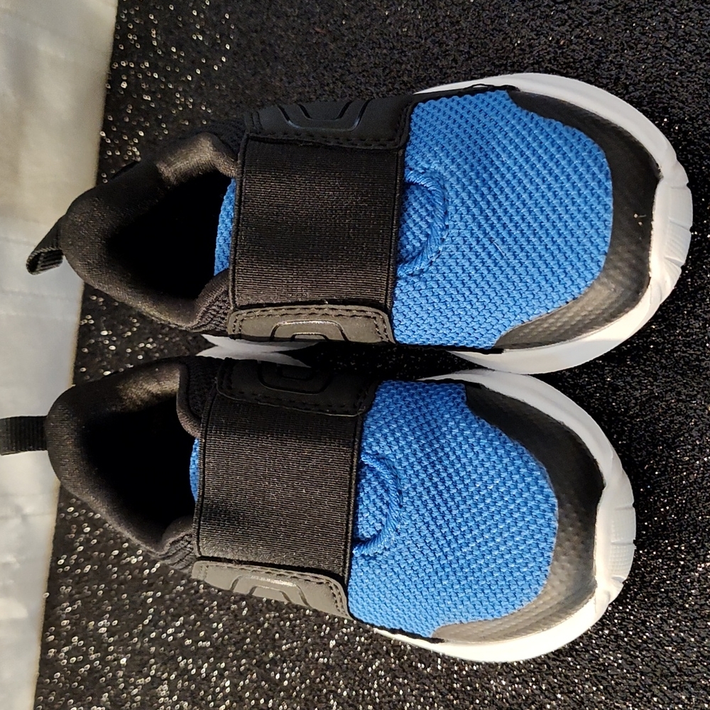 Place Sneakers